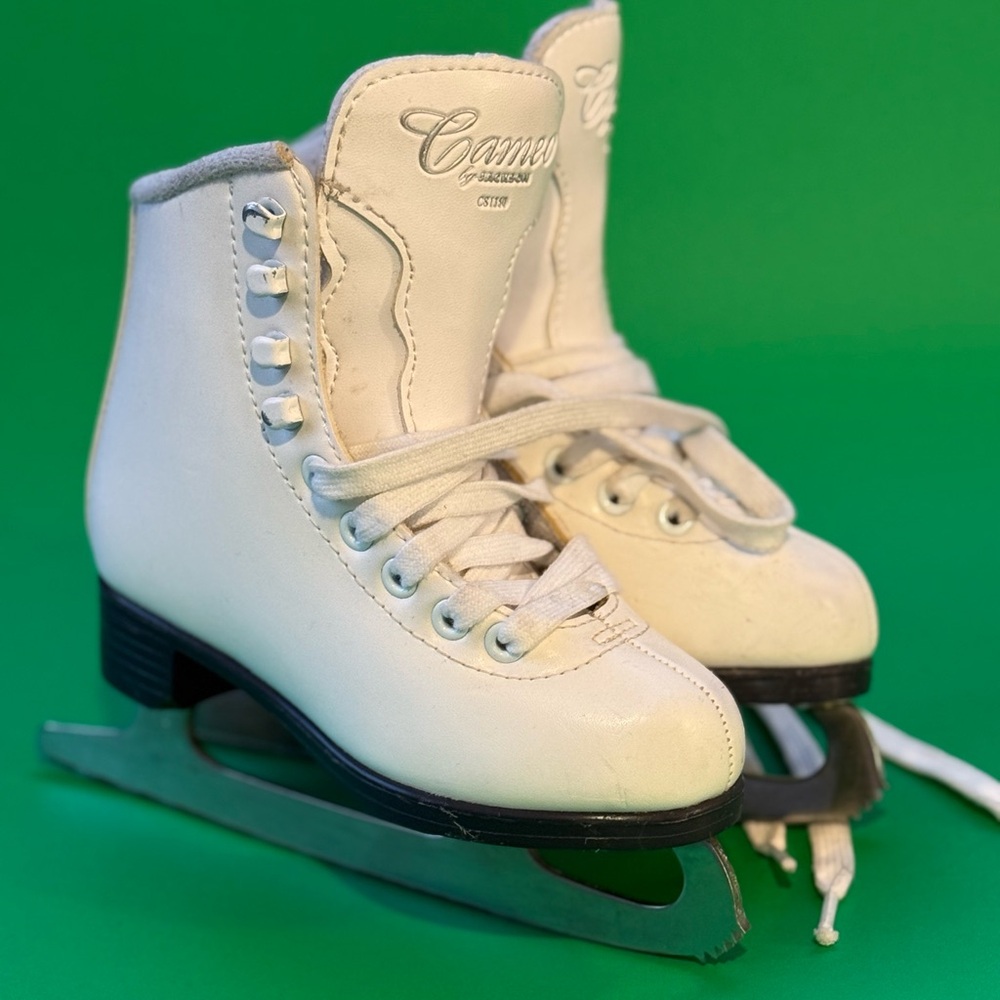 Kids Ice Skates 
freshly sharpened.